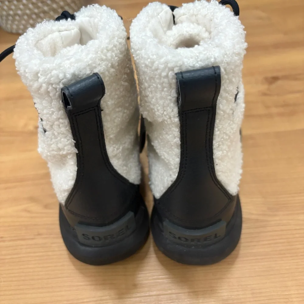 {Sorel} NWT Explorer Ii Joan Cozy Boot Black, Sea Salt  Black & white size 7.5